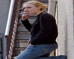 Dakota Fanning smoking